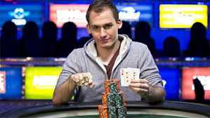 Justin Bonomo with his WSOP Bracelet